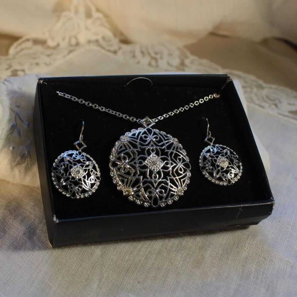 Avon Silver-Tone Ornate Snowflake Filigree Jewelry Set with Box